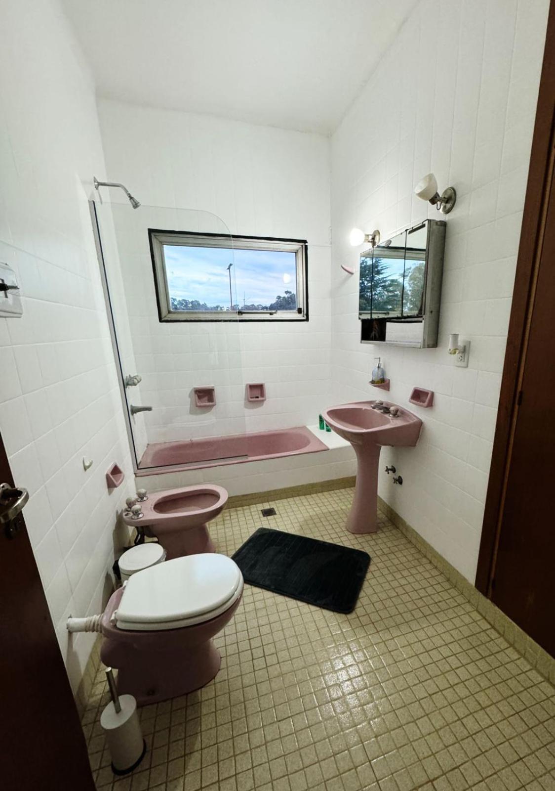 Casa Zona Residencial , Pileta, Garage Doble Y Quincho Con Parrilla *