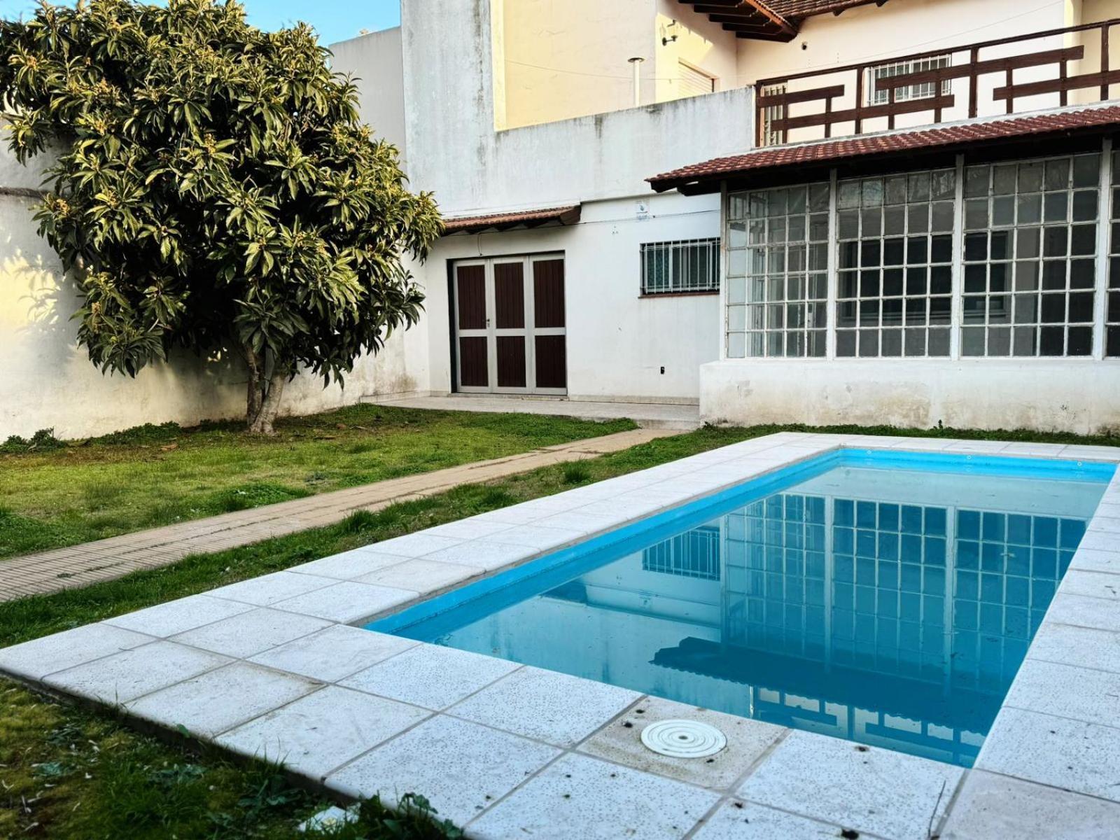 Casa Zona Residencial , Pileta, Garage Doble Y Quincho Con Parrilla