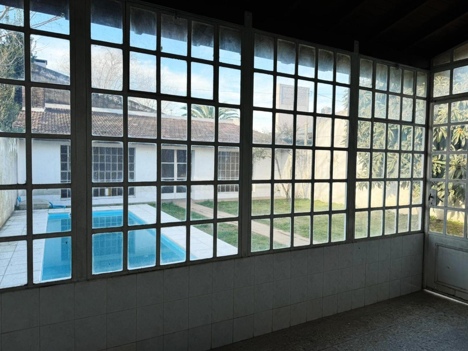 Casa Zona Residencial , Pileta, Garage Doble Y Quincho Con Parrilla * Azul